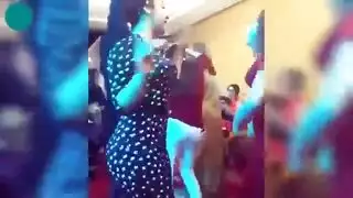 رقص البطن المثير يتحول إلى مشهد إباحي كامل