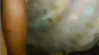 نسوان عم تلعب بكساس بعض
