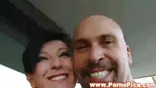 فاتنة دخلت الحديقة