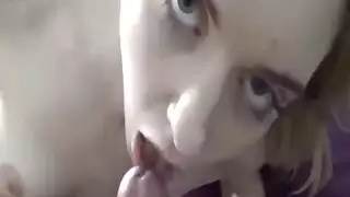 في مكتبة بسرية تامة