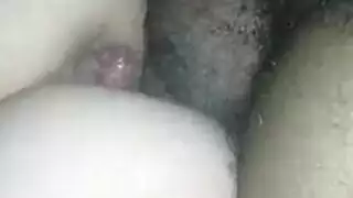 واحد ينيك واحده فى المصعد