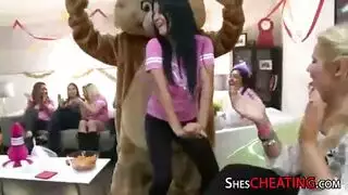 أرداف تتراقص قبل جنس عنيف صريح