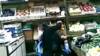 اغتصاب فرب بنت صغيره ثم عراها داخل المحل تجاري ابنه سنين