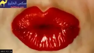 الرئيسة التنفيذية تستولي على قضيب موظفها الغليظ لأجل فعل إباحي في المكتب
