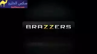 فحل الفندق الحصري يضرب الأم وابنتها في ثنائي قاسي