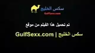 فتاة عاهرة شابة تتعرض لاختراق مزدوج بقوة