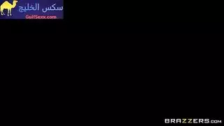 محاكاة خشنة: فتحتها الضيقة تلتقط قضيبًا ضخمًا