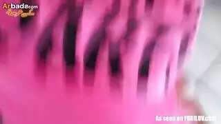 إثارة القضيب من خلال بنطلونها الأنيق
