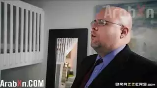 زوجة انتقادية تُجبر على الصمت بجنس فموي
