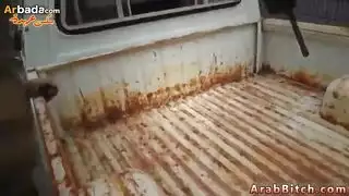 جلسة جنس عسكرية: محجبة تختنق بالقضيب قبل شرجي ومهبلي