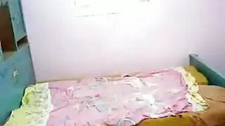 جارة مثيرة تأخذ ضربات جنسية قوية