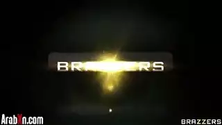 الكسيس فوكس تنتاك من زبين