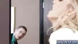 نيك الدكتورف العيادة