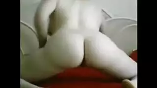 واحده بتنتف لي نفسها