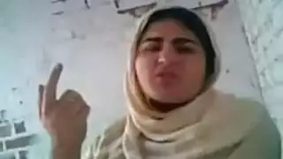 قضيبان إيطاليان يضربان صديقته السابقة في مشهد صريح