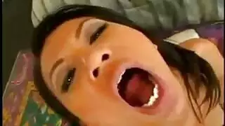 محرم قوي: العاهرة المتعطشة غري يي تتوسل للمزيد