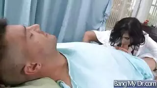 في المستشفى جميلات
