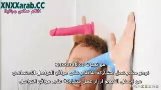 مراهقة مثيرة تأخذ قضيبًا قاسيًا في فرجها
