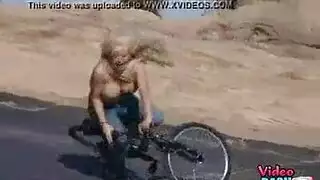 عاهرات أكبر سنًا في مشاهد صريحة