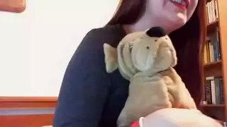سكس حيوانات تهيج على كلبها وتداعب كسها وتنيكه