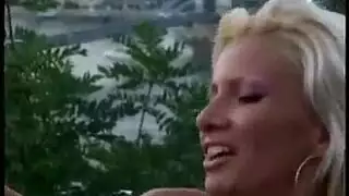 عاهرات مثيرة تطالب بجنس جماعي واختراق عميق