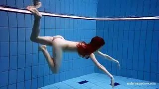 مص قضيب بجانب البركة وجنس قوي