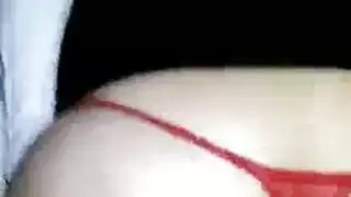 تعذب صديقتها بثقل حجمها