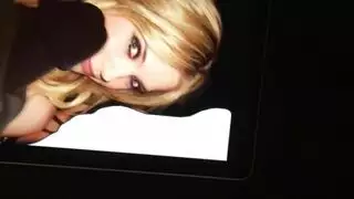 حلم الجنس الثنائي: آشلي بنسون ونيكي وايلد في جنس عنيف
