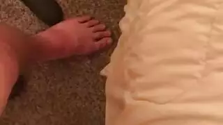 سمراء مثيرة سكرانة على القضيب تأخذه بوضعية الكلب