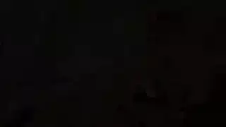 مهرجان نياك شديد: المدلك يهيمن على حلقها وطيزها في جنس خشن