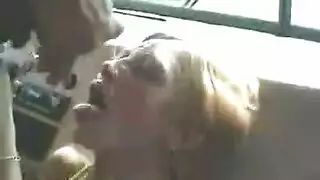 وجه شقراء مغطى بالمني بعد سكس سيارة شديد