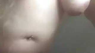 انا وامي وحدي بالمنزل