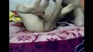 يهيج على الشرموطة ويلحس كسها ويقفش في بزازها