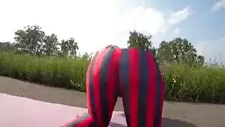 مغامرة إكس إكس إكس في الخارج: جنس صعب علني على الطريق مع صديقته