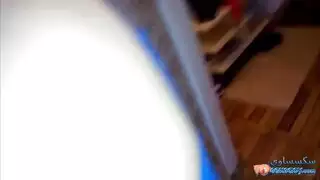 شاب روسي شاب يأخذ قضيبًا كبيرًا في مشهد إكس إكس إكس