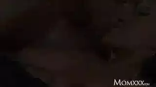 يجدها في غرفتها عريانه هايجه