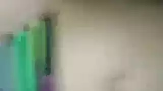 الجمال الشاحب رنا في بورنو صارم