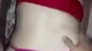 مستلقية علي بطنها وتتناك