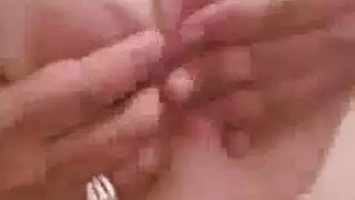مصري انيك مراة ابوه السمينة وتقولوا زبك كبير اوي