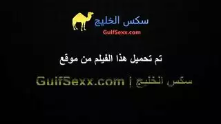 يدخل العصا في كسها