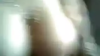 ينيك اخته على السرير و هى لبسه سنتينه برتقالى