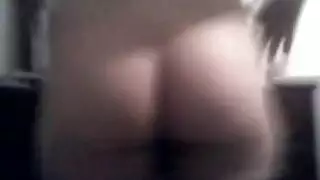 مؤخرة سمراء ممتلئة تمتلئ بالسائل المنوي