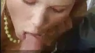حزم على مثليه تنورة قصيرة مشاهدة