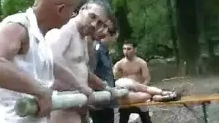 فمي مشغول بأشياء أفضل من الكلمات