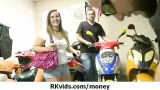 ابي يعاقبني ثم ينكني