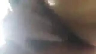 قنبلة شقراء تُبال عليها في حمام بخاري