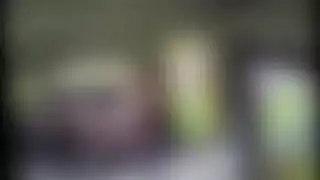 سائق تاكسي متزوج يأخذ راكبة مثارة في جولة ساخنة
