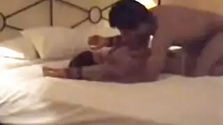 ليلة الأفلام الإباحية للزوجين تتحول إلى جنس شرجي عنيف ووضعية الكلب
