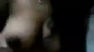 فاتنة مفلس تتعمق في مكتبها وتحاول ألا تئن بصوت عالٍ أثناء كومينغ