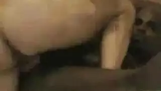 مسمار أسود عميق وامتصاص الديوك السوداء في الصباح الباكر لإيقاظهم